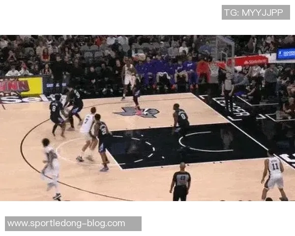 榜眼哈珀19分钟高效表现12中8砍下17分罚球状态稍逊仅中1球